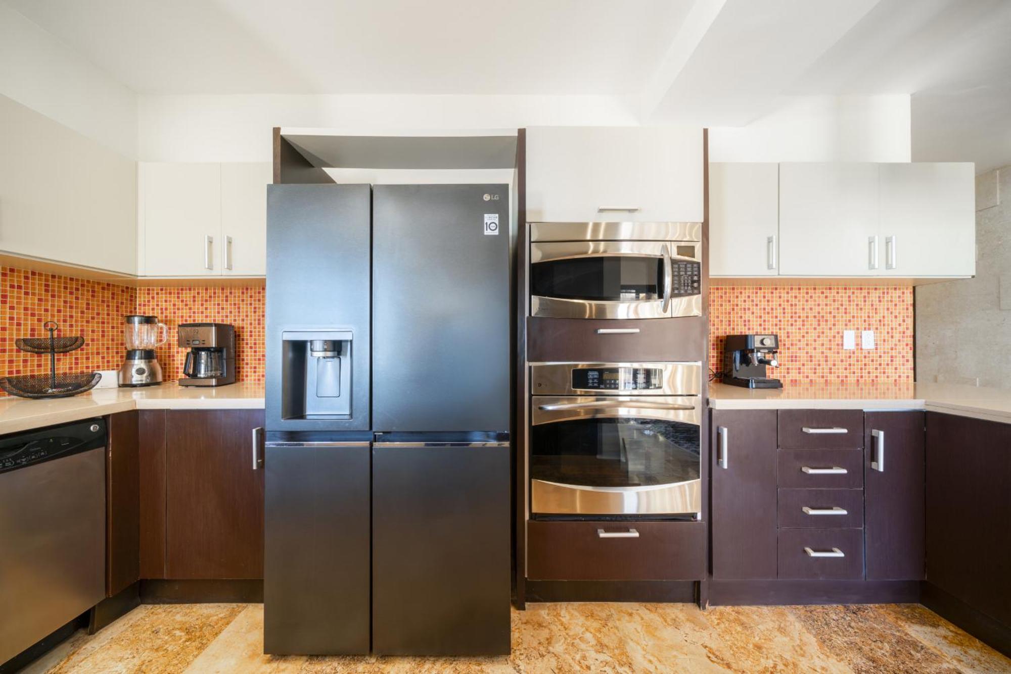 Luxury Beachfront With 3 Bedrooms & Ocean View - El Faro Residences Apartment