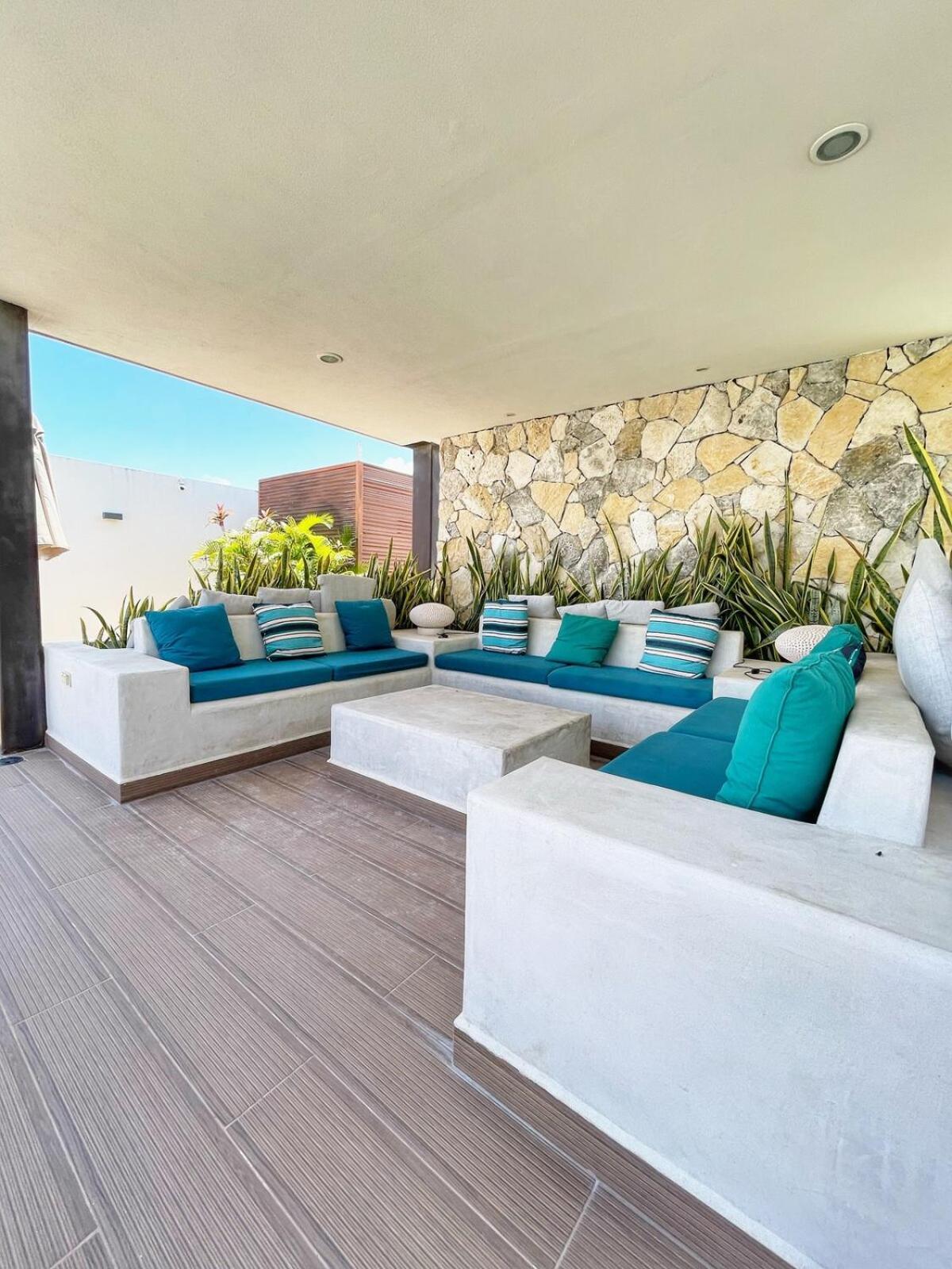 Moderna - King - Piscina - 5ta Av - Playa