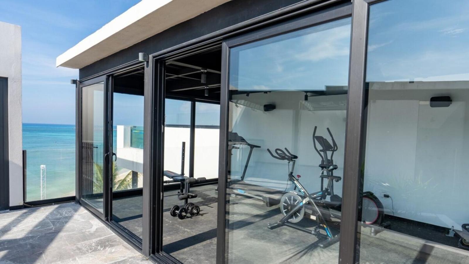 Beachfront Roof Pool 5th Ave 2 Blocks Gym Apartment *