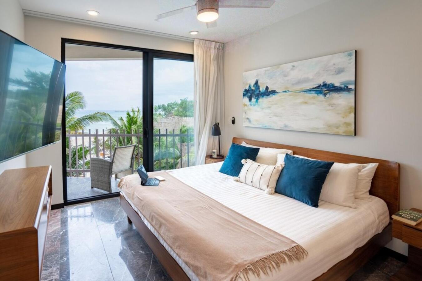 Apartment Beachfront Roof Pool 5th Ave 2 Blocks Gym *