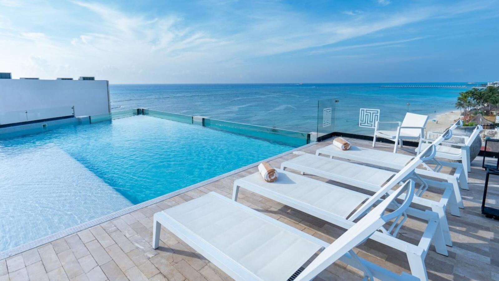 Beachfront Roof Pool 5th Ave 2 Blocks Gym Apartment Playa del Carmen
