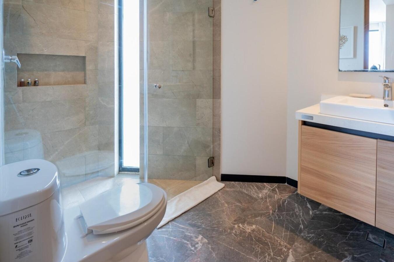 Beachfront Roof Pool 5th Ave 2 Blocks Gym Apartment *