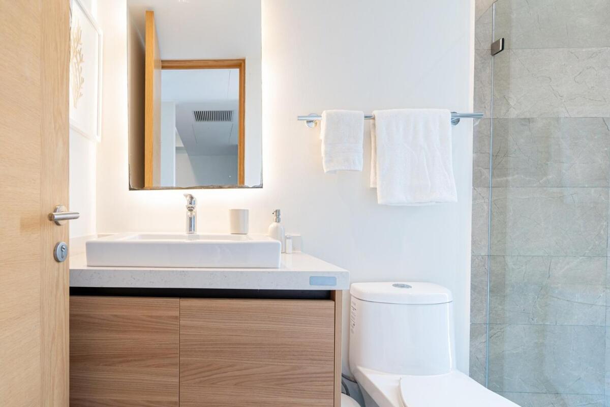 Apartment Beachfront Roof Pool 5th Ave 2 Blocks Gym *