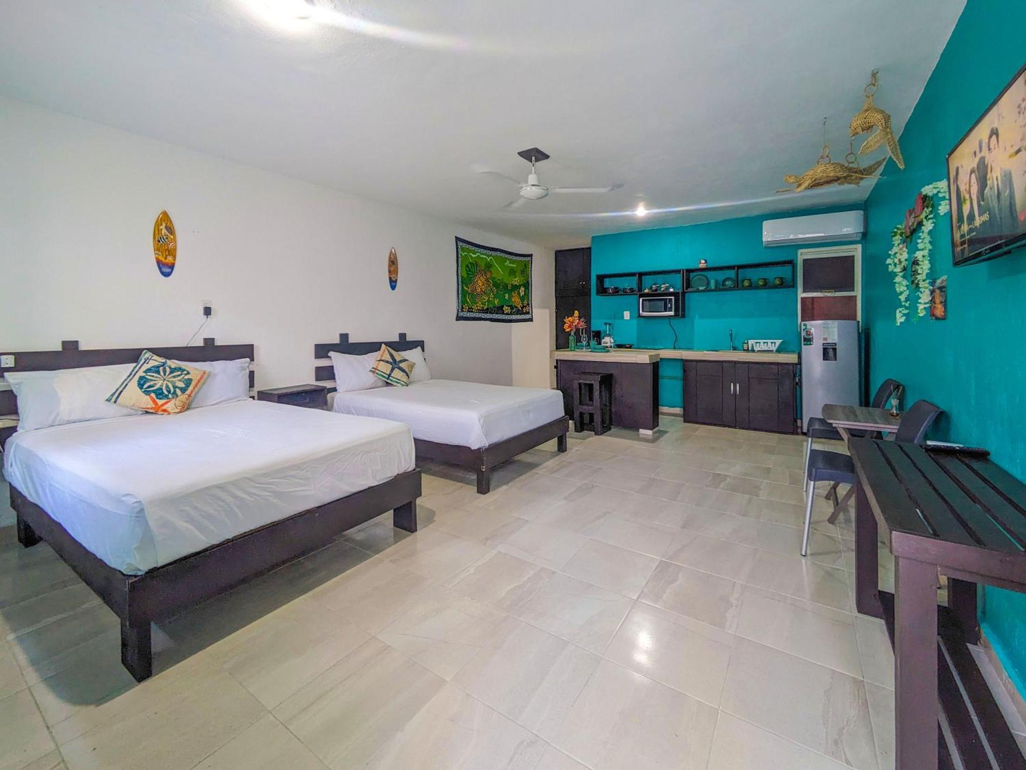 A5 Beachside Bliss Family Hawaiian Themed Quad Kitchen Ac Apartment