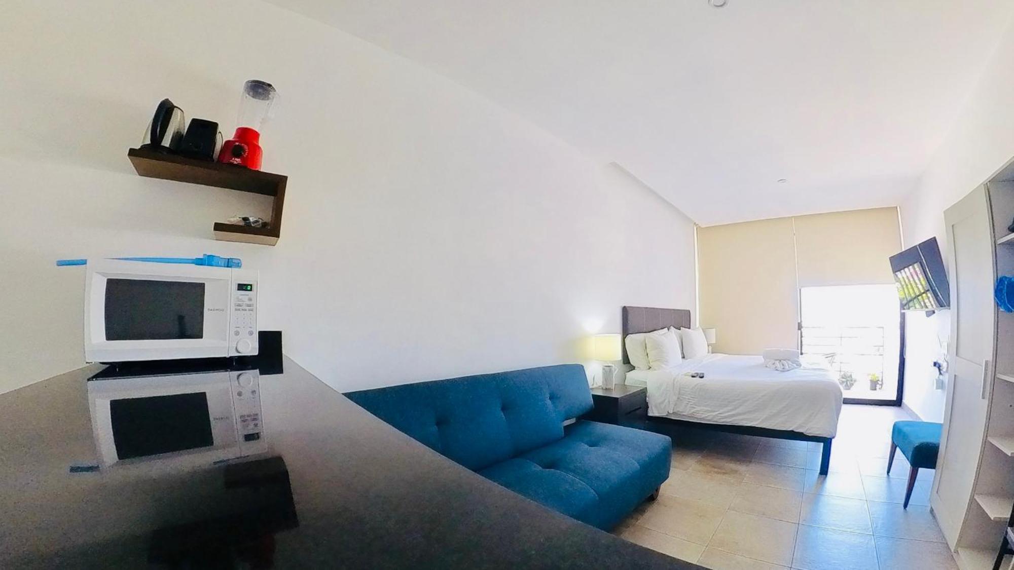 With Roofpool In Vanessa 24