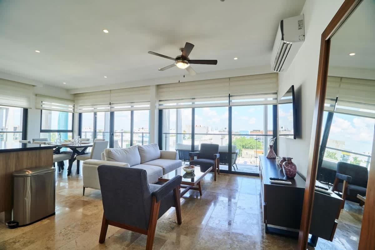 Luxury 2-story With Jacuzzi Apartment