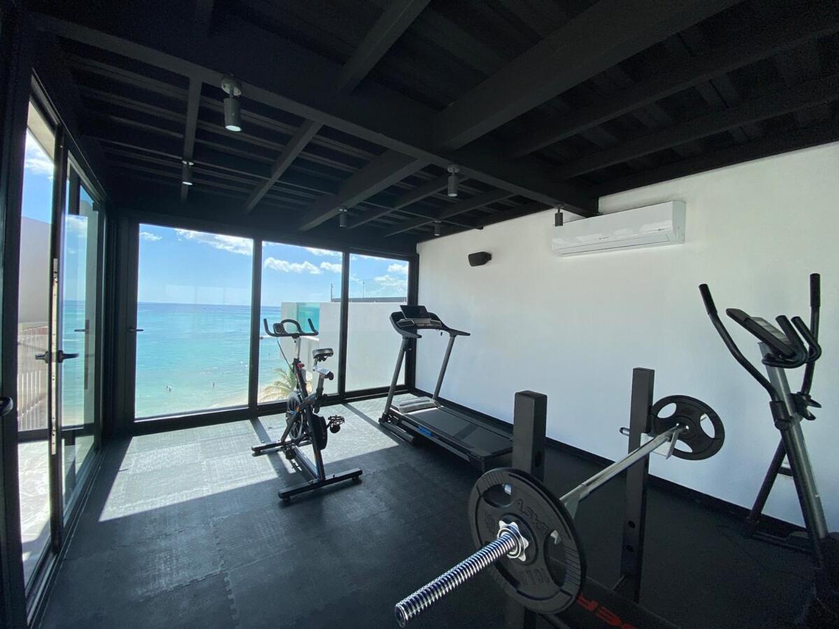 Ocean Front! Amazing Rooftop Pool, Walk To Fifth! *