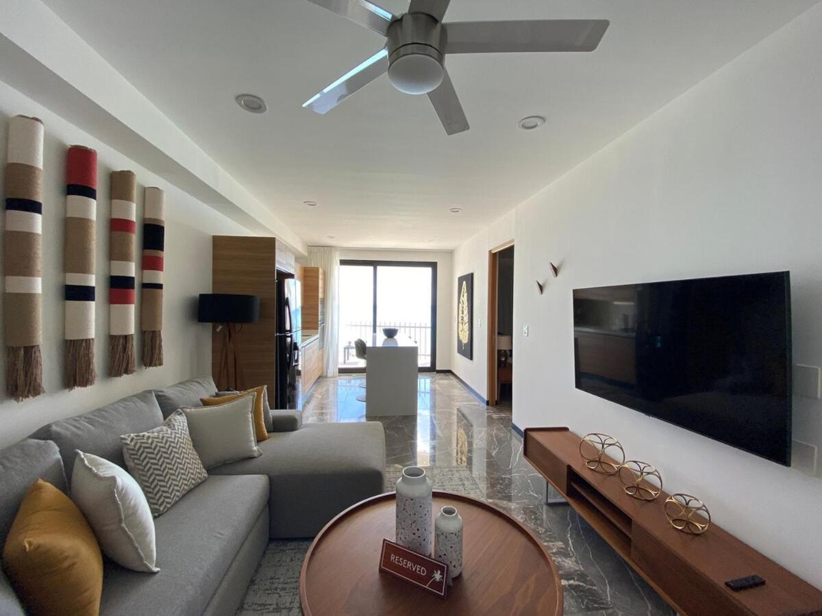 Ocean Front! Amazing Rooftop Pool, Walk To Fifth! Playa del Carmen