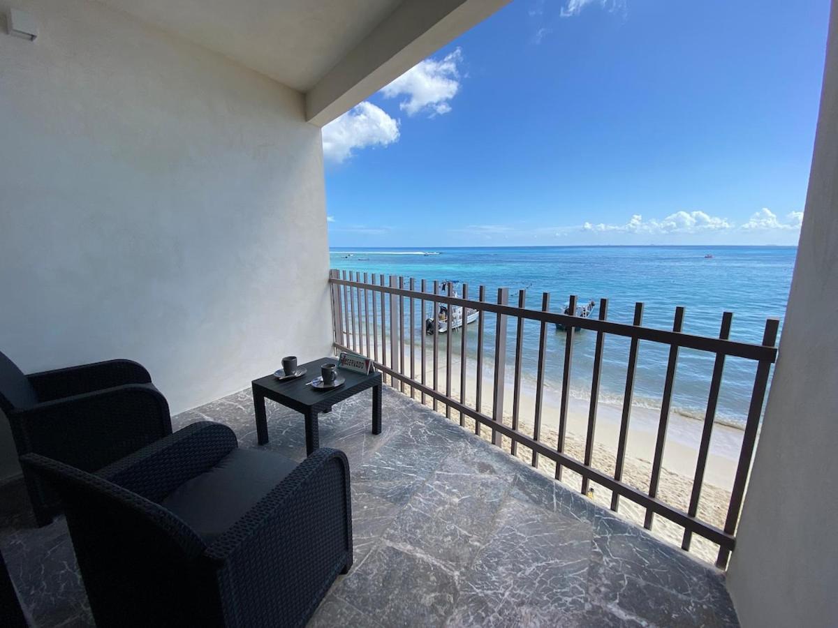 Ocean Front! Amazing Rooftop Pool, Walk To Fifth! * Playa del Carmen