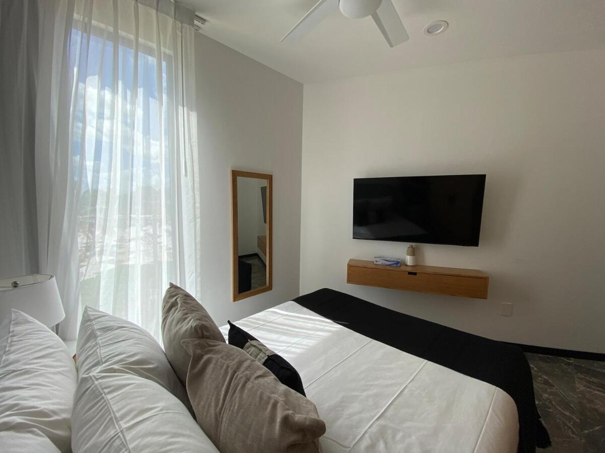 Ocean Front! Amazing Rooftop Pool, Walk To Fifth! * Playa del Carmen