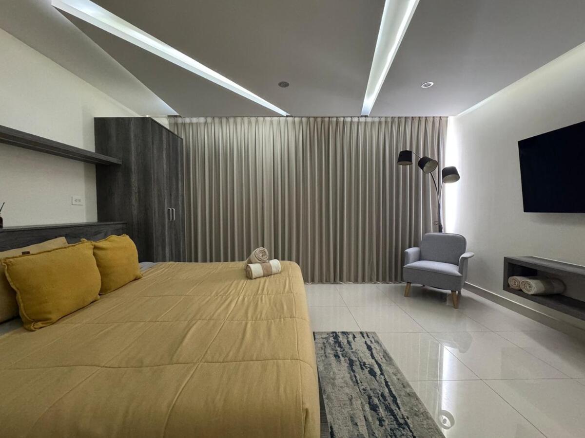 Comfy One Bedroom Near The And 5th Ave Apartment *