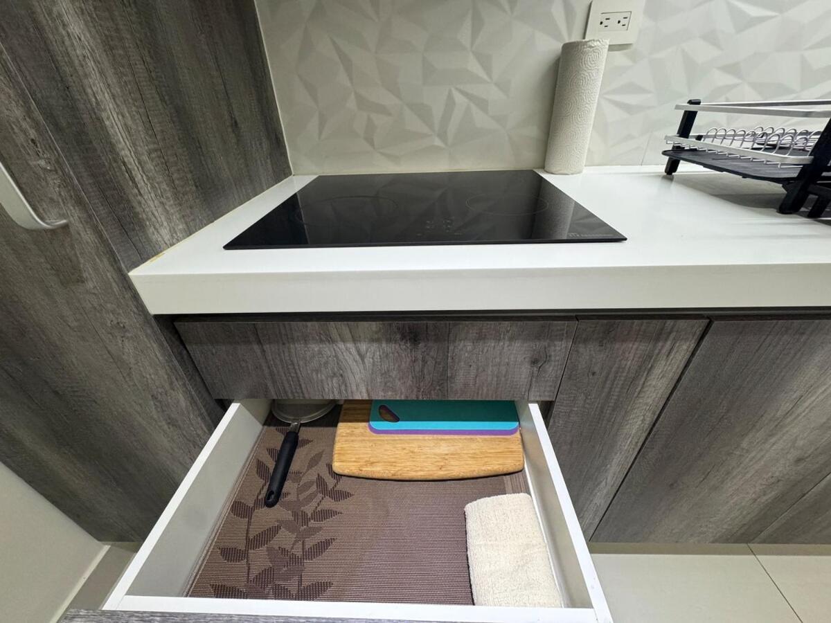 Apartment Comfy One Bedroom Near The And 5th Ave *