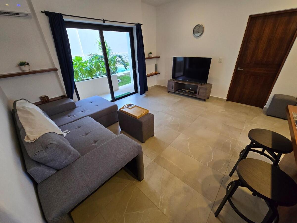 Apartment Rooftop Pool And Access