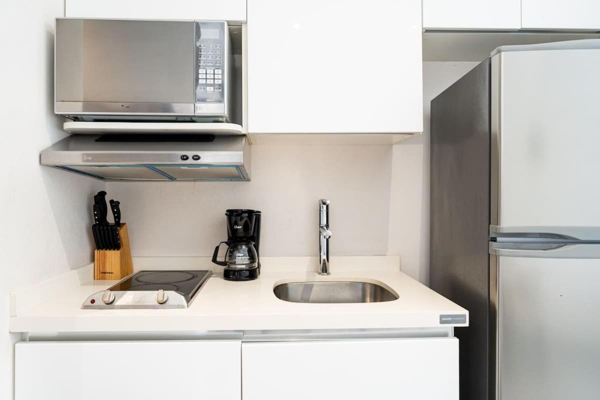 Large With Working Space 100m From 5th Ave Apartment