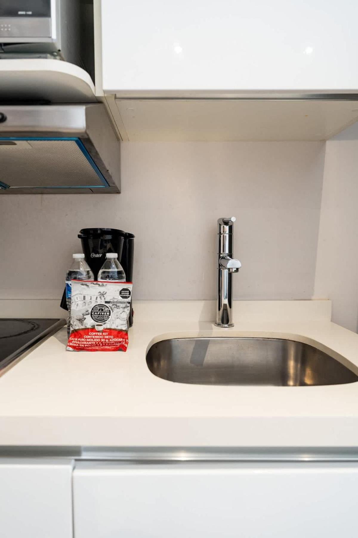 Large With Working Space 100m From 5th Ave Apartment