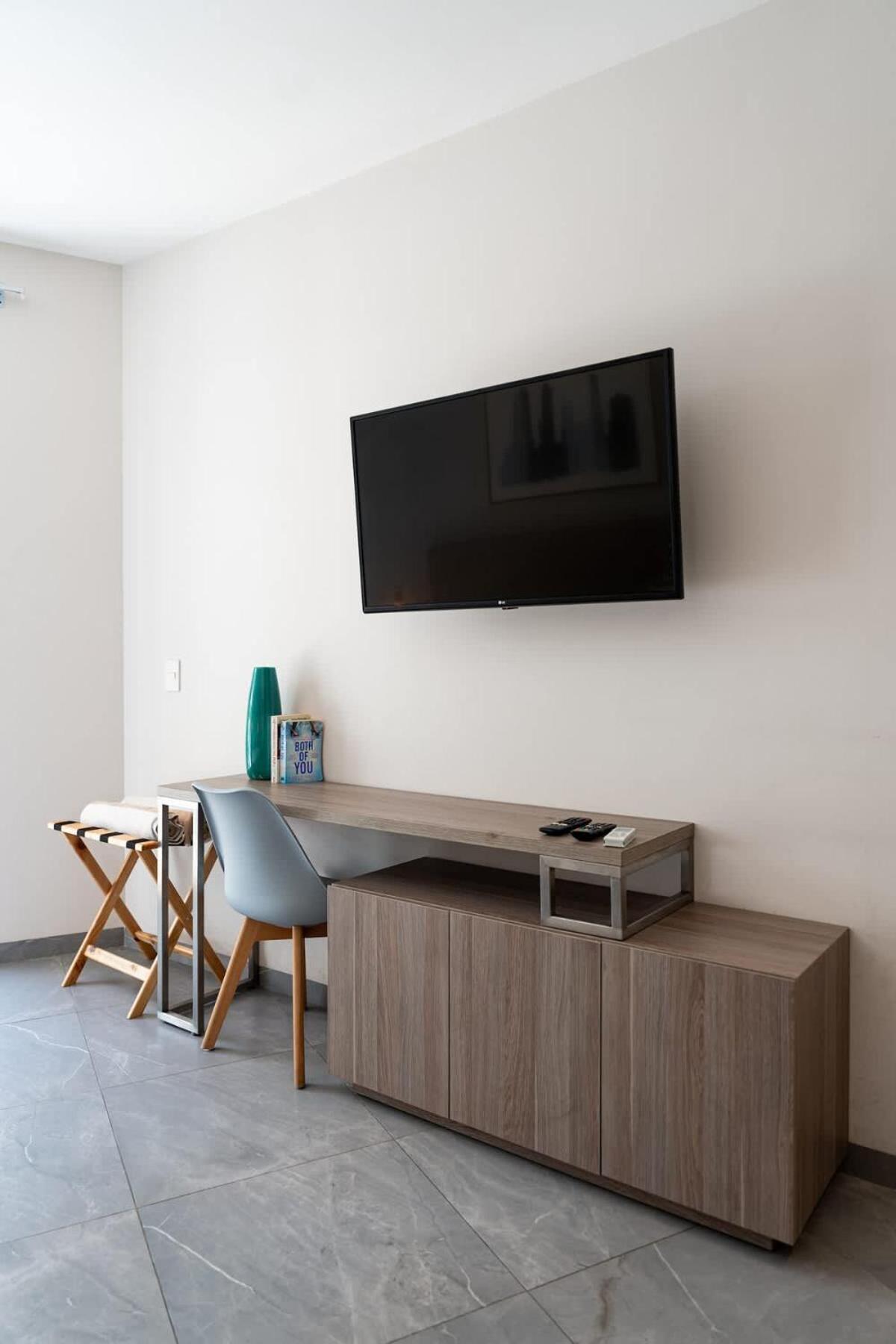 Apartment Large With Working Space 100m From 5th Ave *