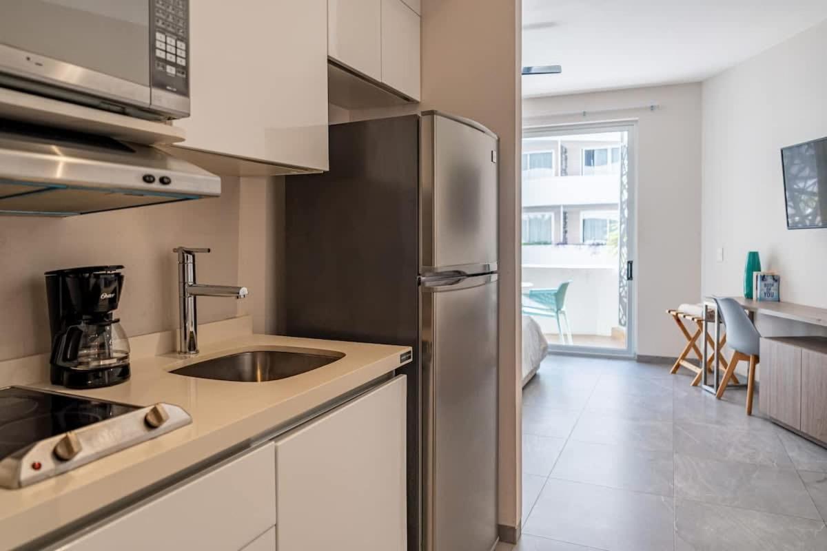 Large With Working Space 100m From 5th Ave