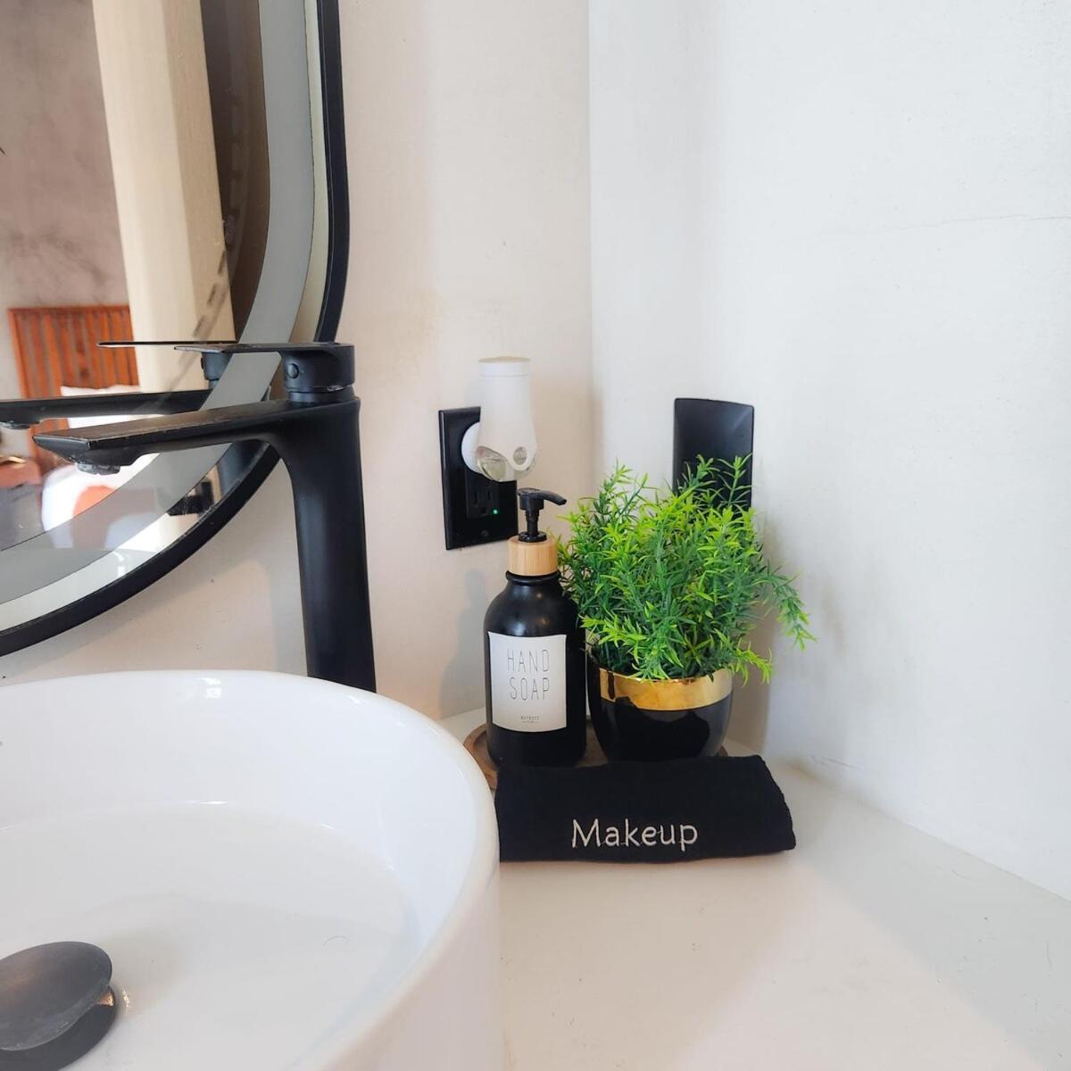 Boho Chic Steps To 5th Ave King Bed Wifi Rooftop Pool Playa del Carmen