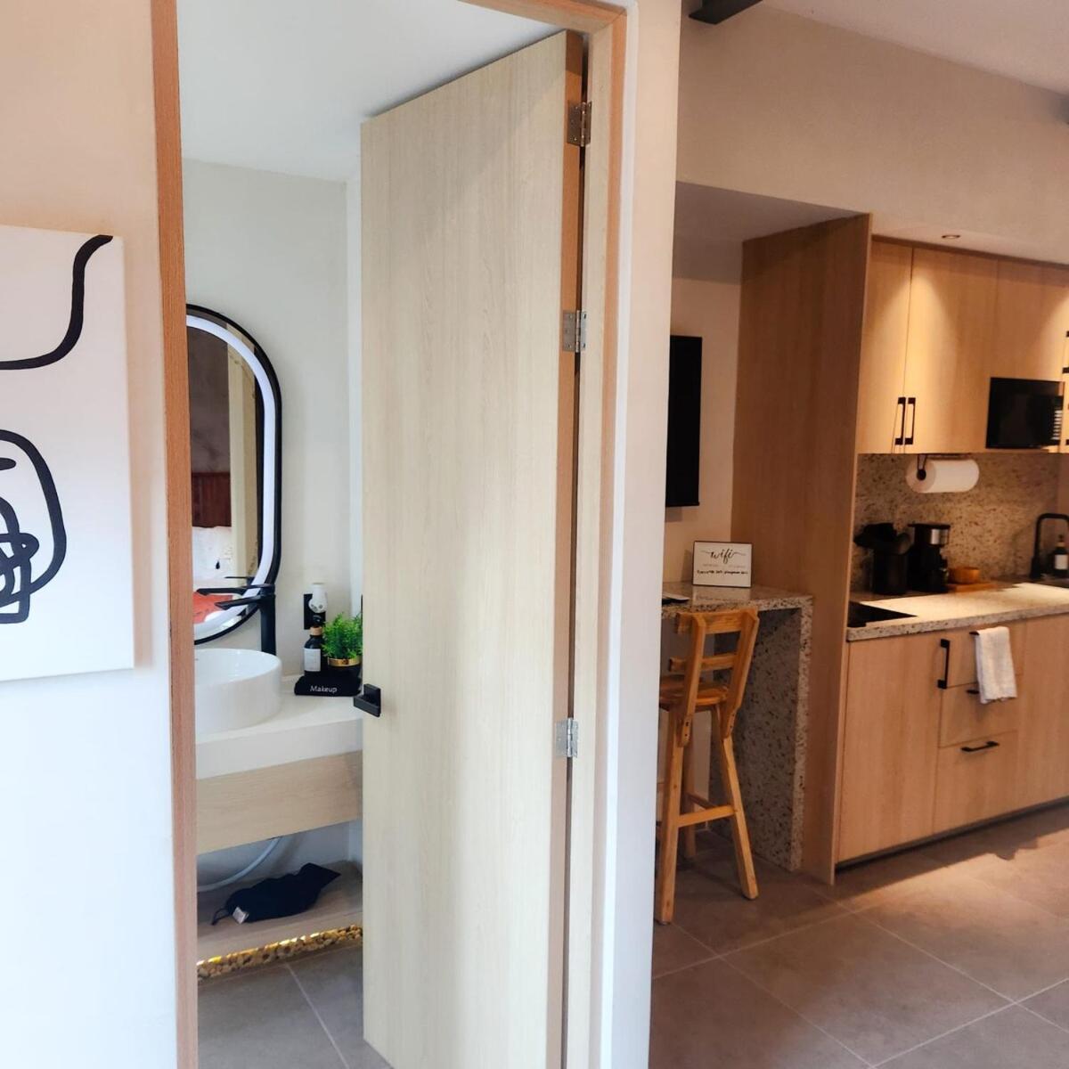 Boho Chic Steps To 5th Ave King Bed Wifi Rooftop Pool