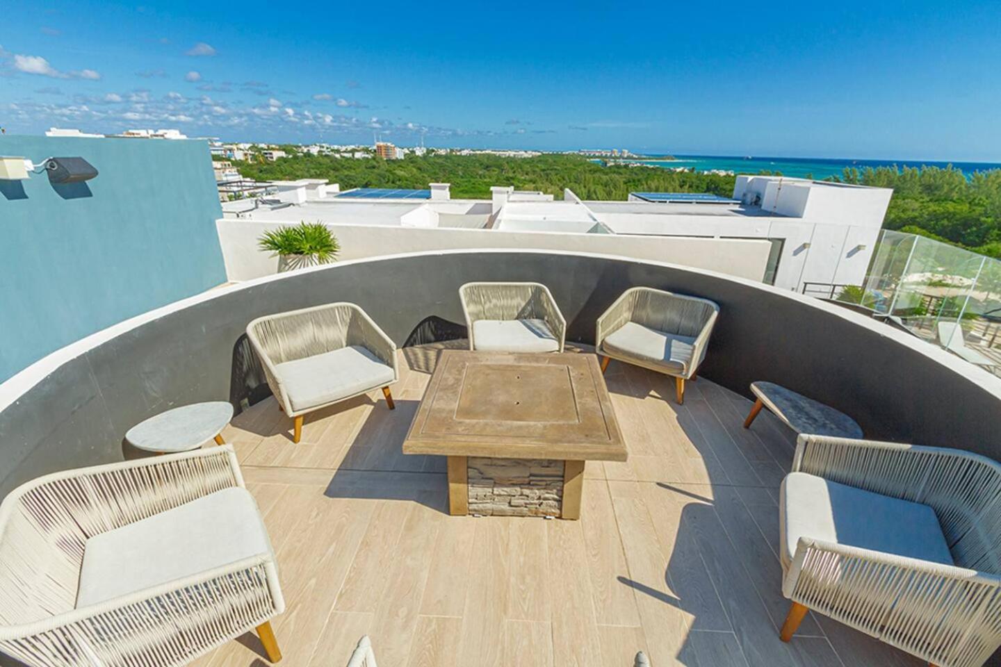 150 M From Playa Pelicanos And 5th Ave Apartment Playa del Carmen