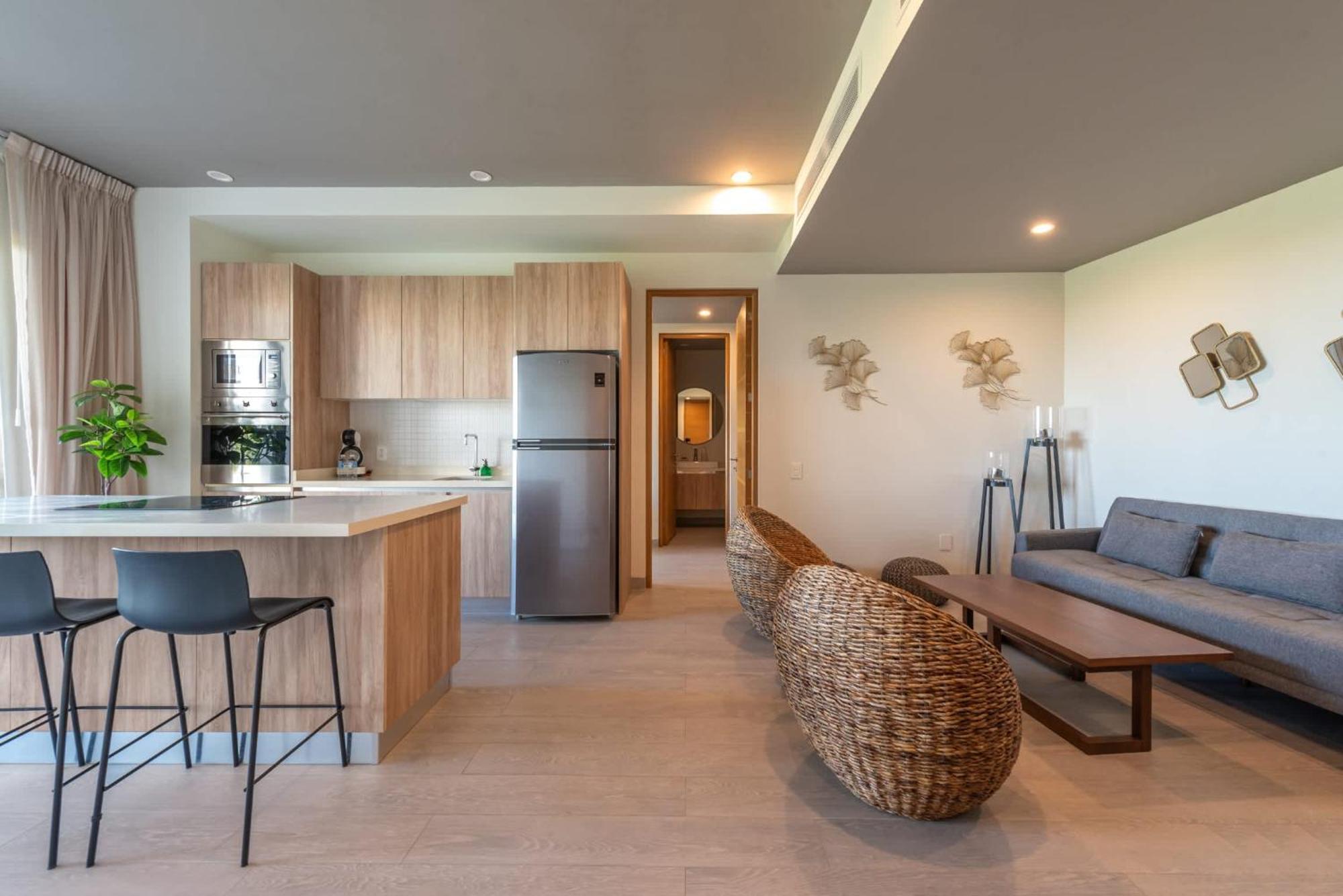 Luxury 2bd 2ba Ocean View 200m From Apartment