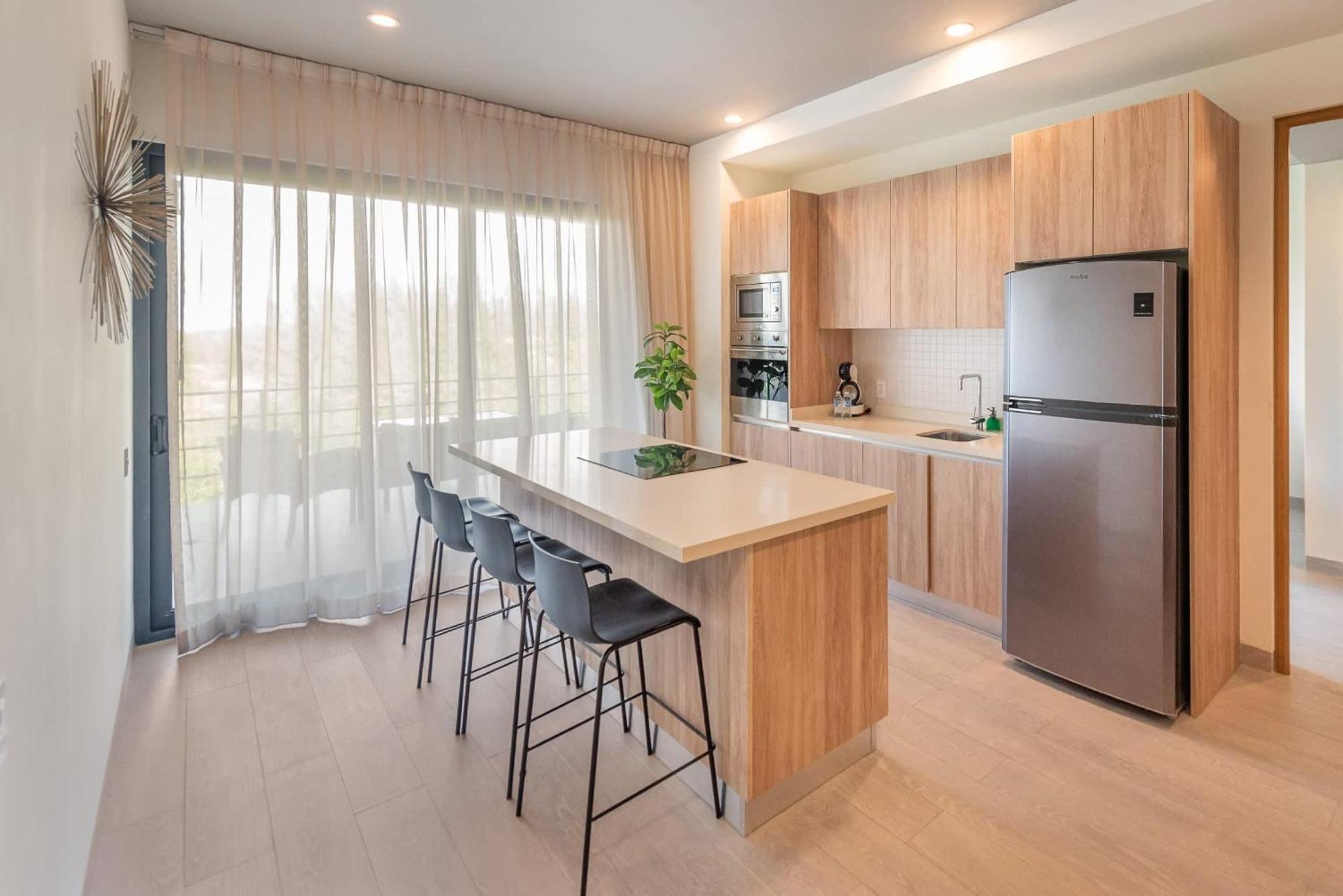 Luxury 2bd 2ba Ocean View 200m From