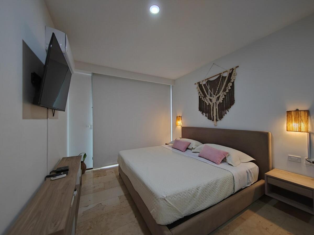 Playa Retreat With Pool, Near 5th Avenue & Apartment