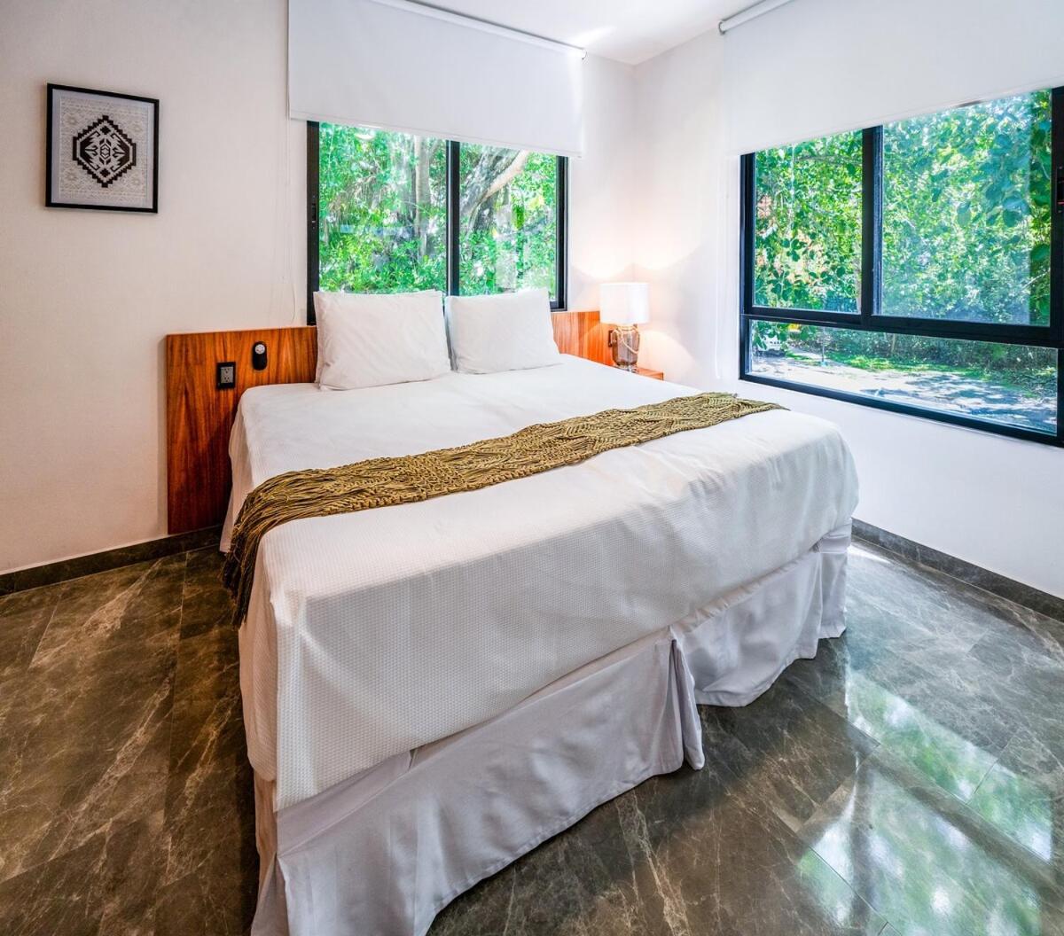 Apartment Stunning Modern With Pool And Access