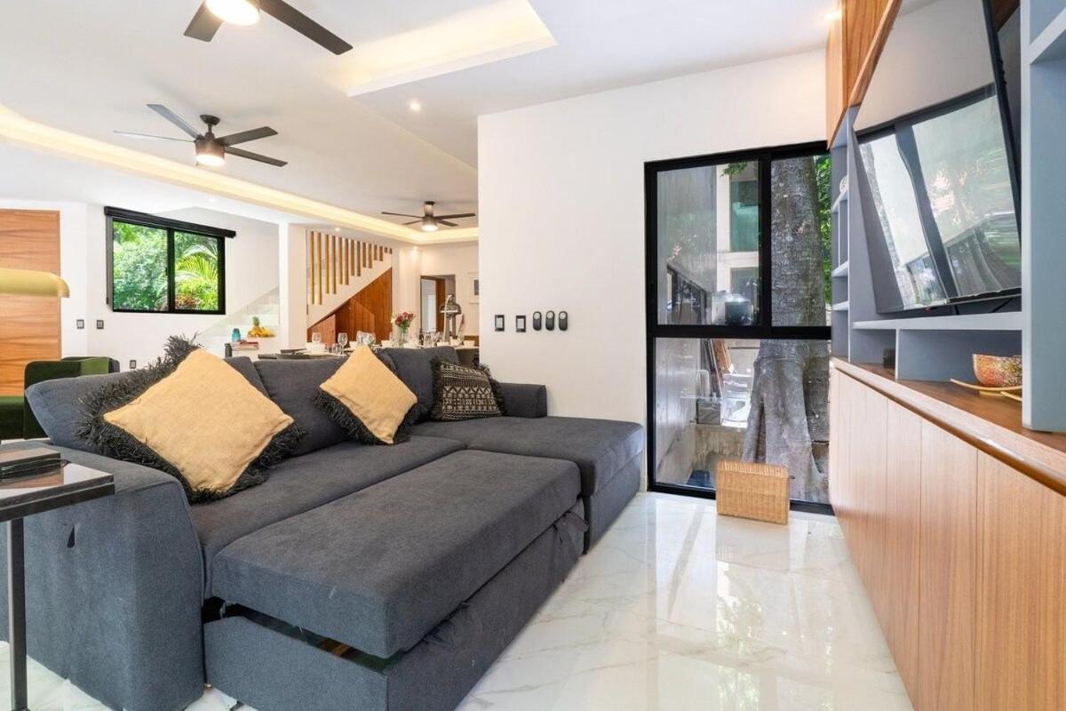 Magnificent One Block From Playacar Apartment *