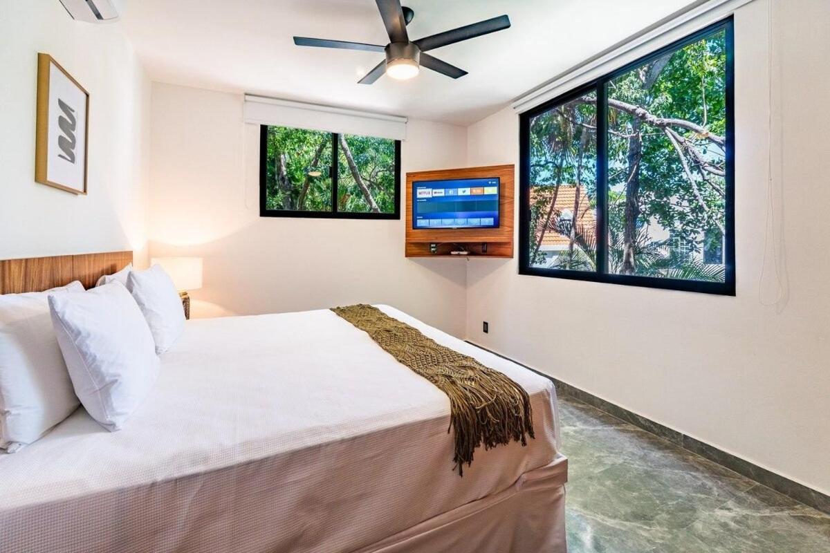 Magnificent One Block From Playacar Apartment