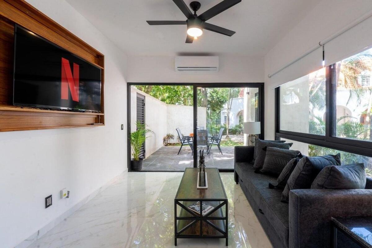 Magnificent One Block From Playacar Apartment *