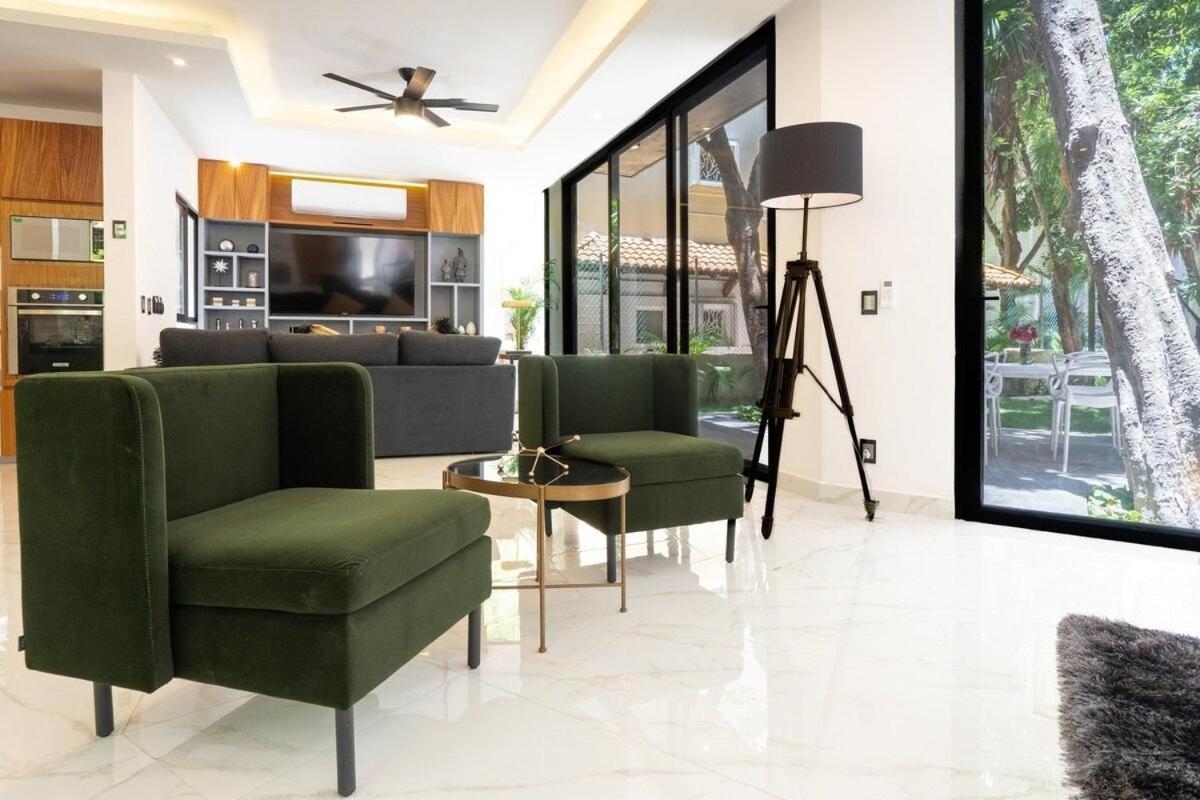 Magnificent One Block From Playacar Playa del Carmen
