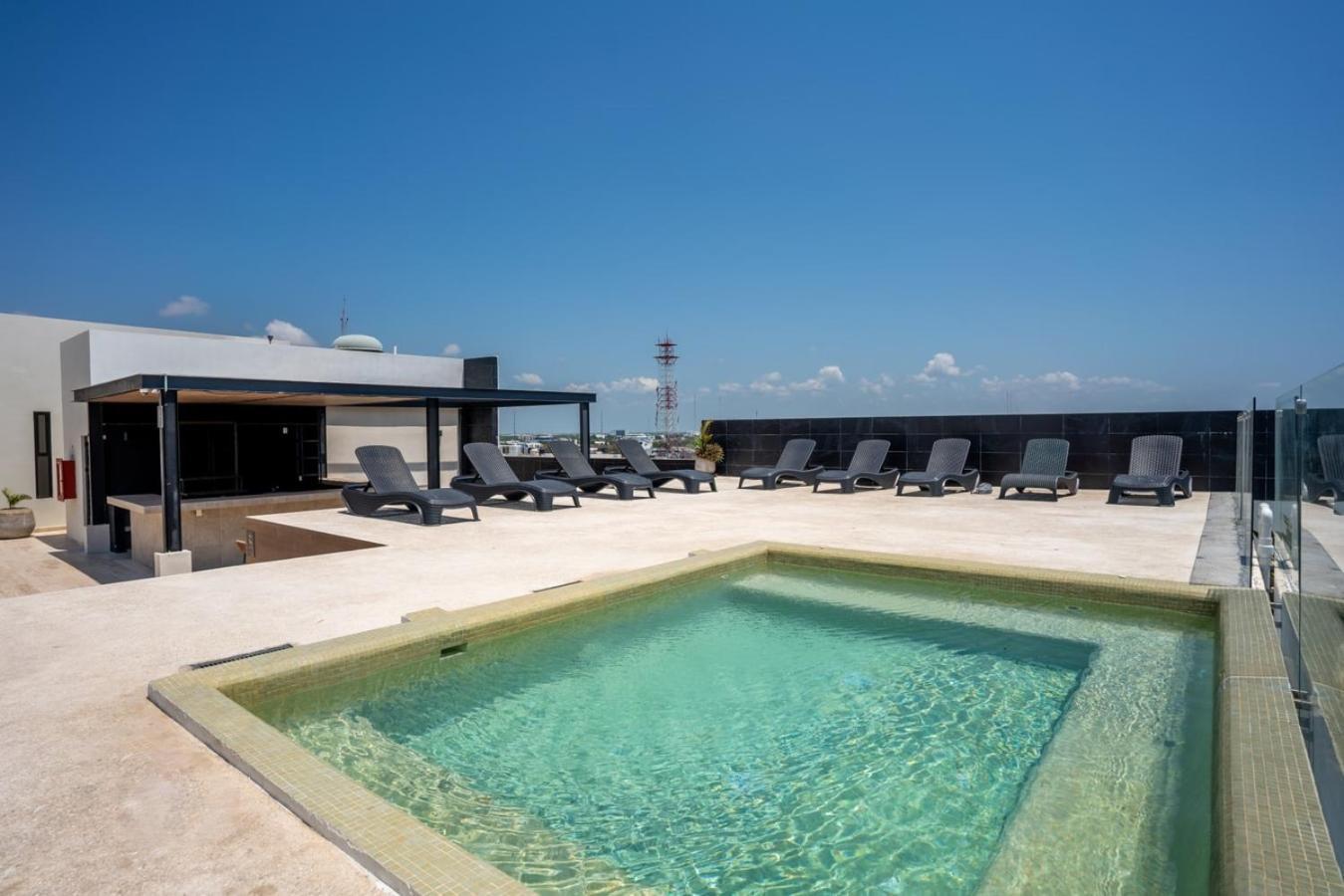 Apartment 2br W/ Rooftop Oceanview & Centric Location *