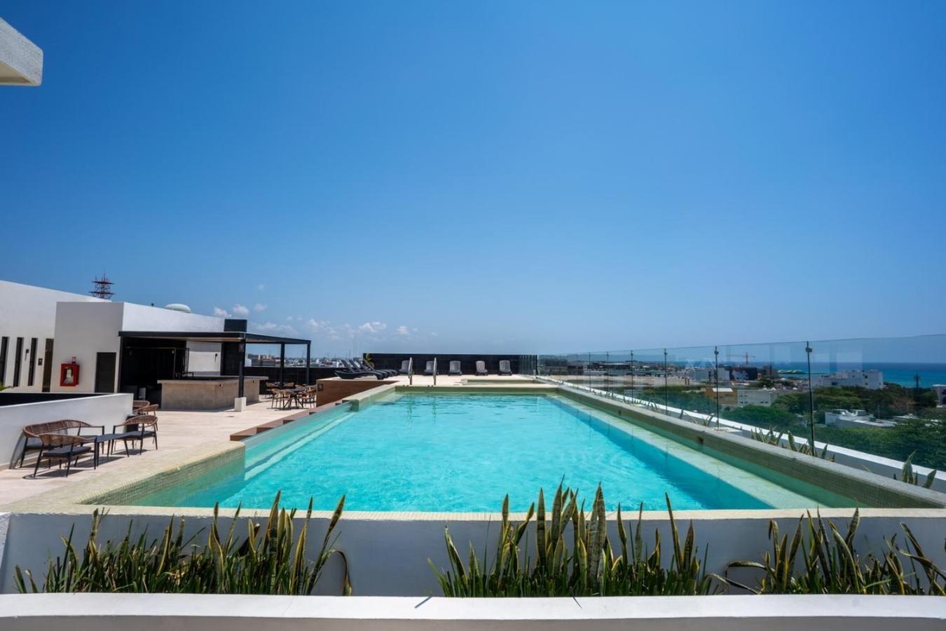 2br W/ Rooftop Oceanview & Centric Location *