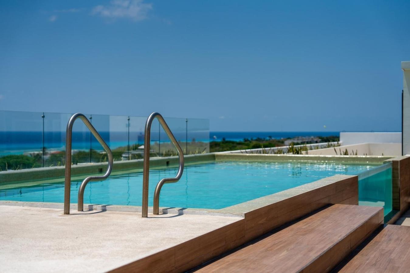 2br W/ Rooftop Oceanview & Centric Location *