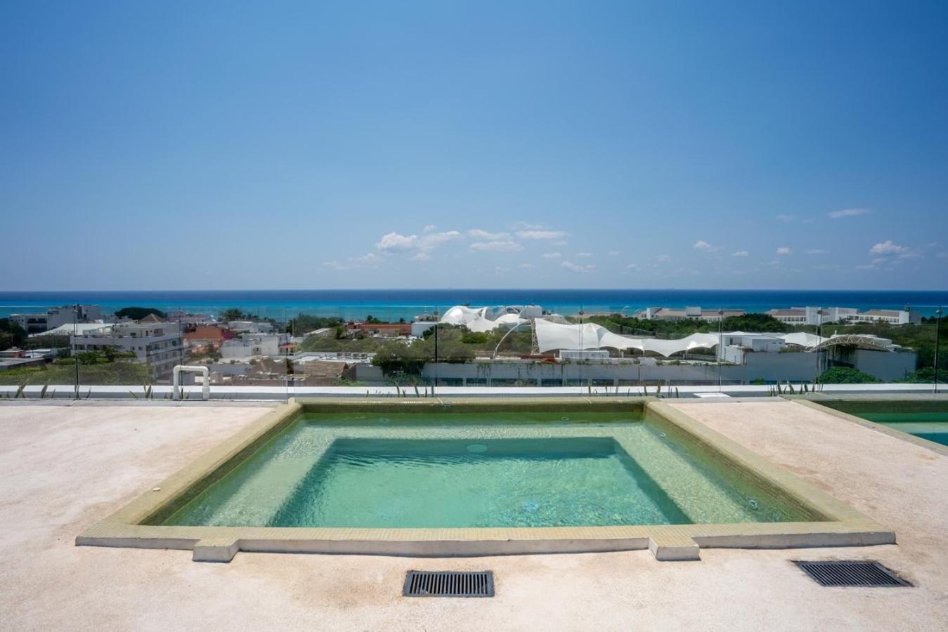 Apartment 2br W/ Rooftop Oceanview & Centric Location