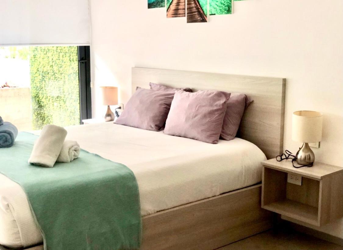 Apartment Beautiful Equipped In Great Location! *
