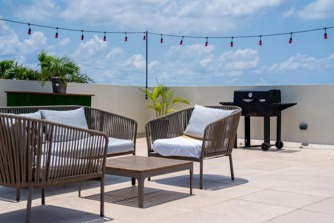Luxury & W/ Rooftop Infinity Pool *