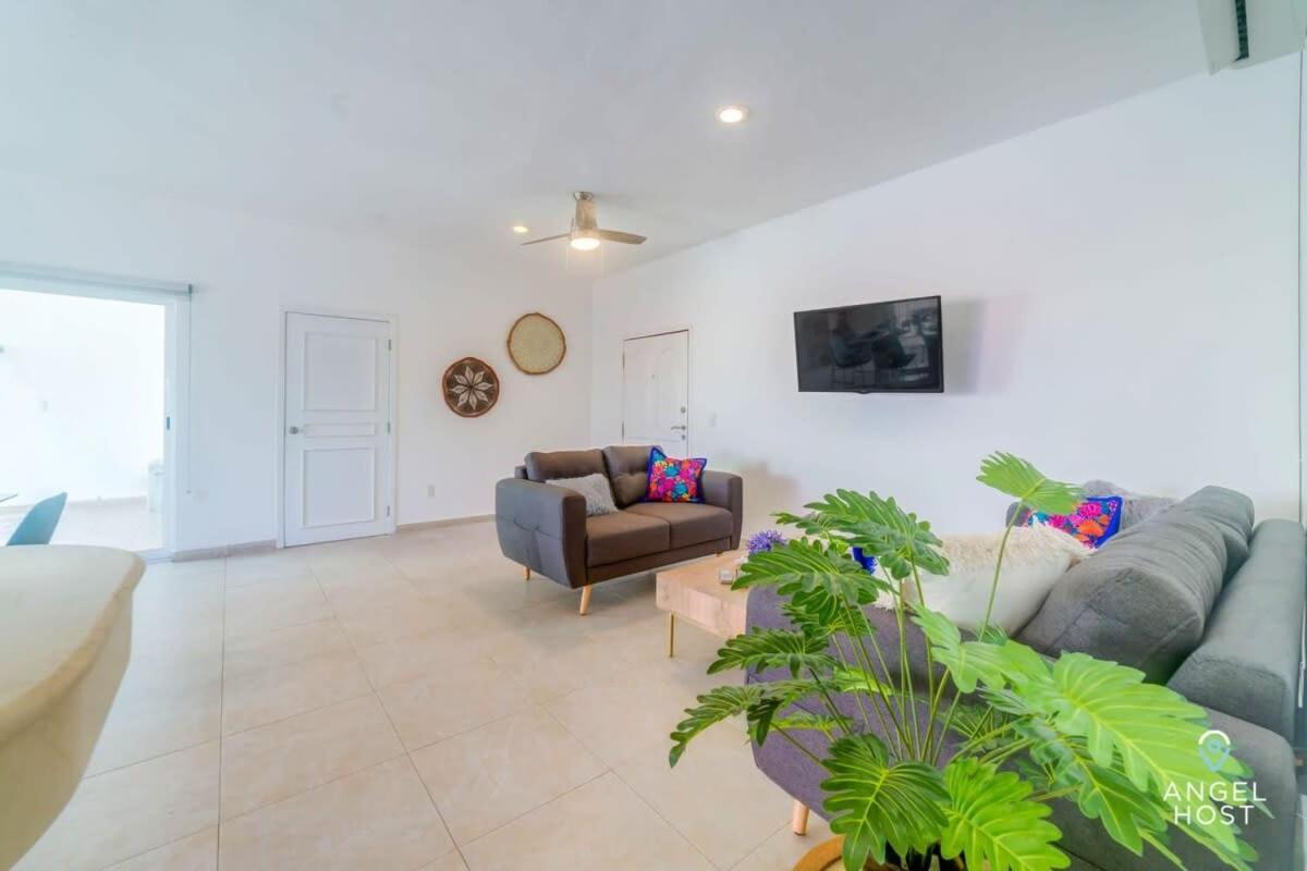 Ideal Group Getaway 4 Blocks To The & Pool Căn hộ *