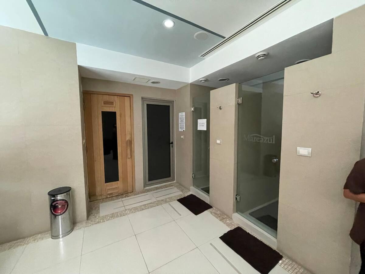 Front 2br 3bath Family Big Pool Jacuzzi Tenis Gym Apartment *