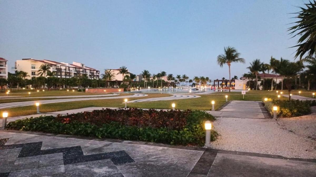 Front 2br 3bath Family Big Pool Jacuzzi Tenis Gym Playa del Carmen