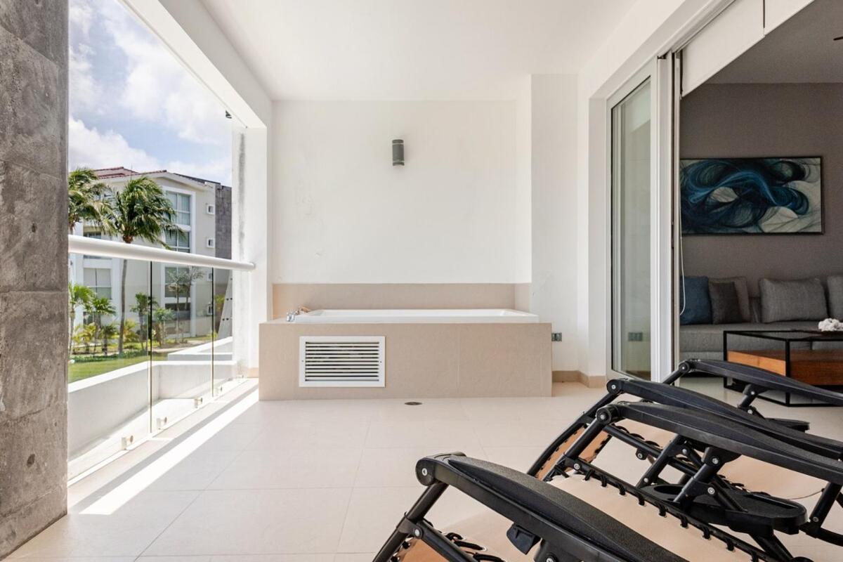 Front 2br 3bath Family Big Pool Jacuzzi Tenis Gym