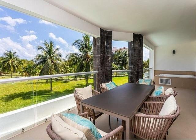 Front 2br 3bath Family Big Pool Jacuzzi Tenis Gym *