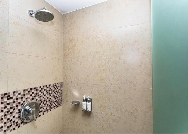 Front 2br 3bath Family Big Pool Jacuzzi Tenis Gym *
