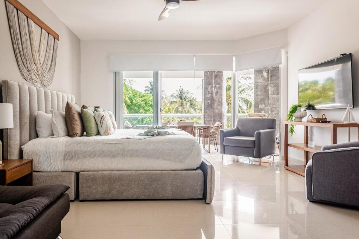 Front 2br 3bath Family Big Pool Jacuzzi Tenis Gym