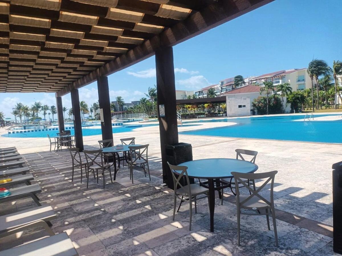 Front 2br 3bath Family Big Pool Jacuzzi Tenis Gym Apartment *
