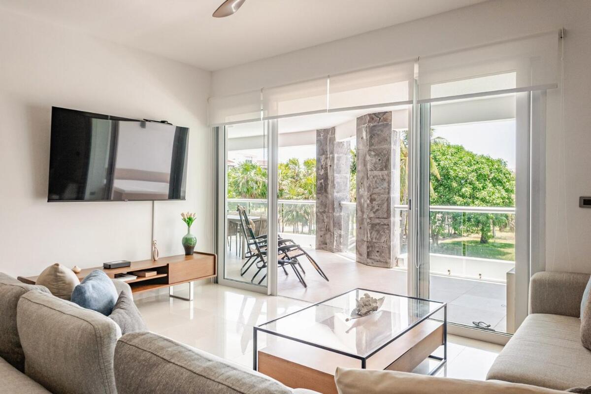 Front 2br 3bath Family Big Pool Jacuzzi Tenis Gym Apartment