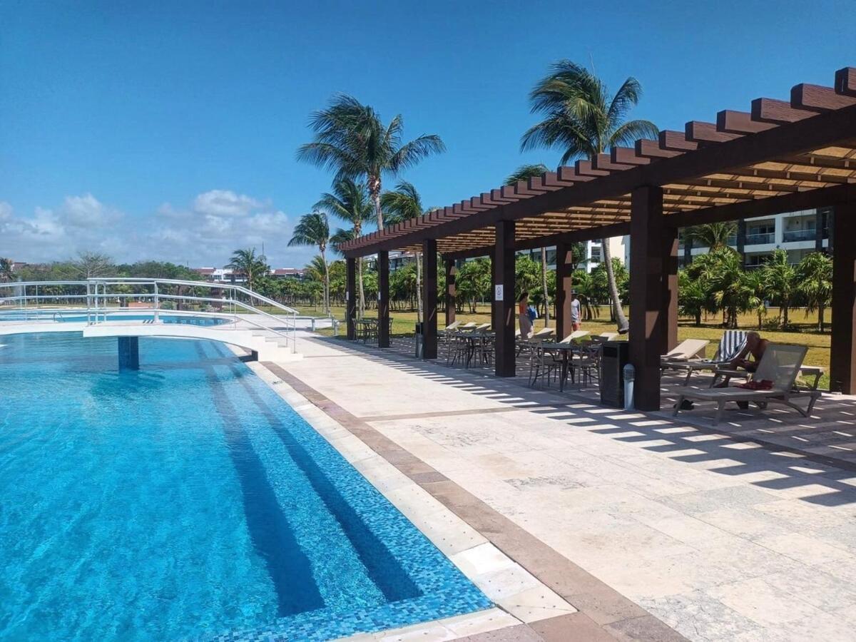 Front 2br 3bath Family Big Pool Jacuzzi Tenis Gym