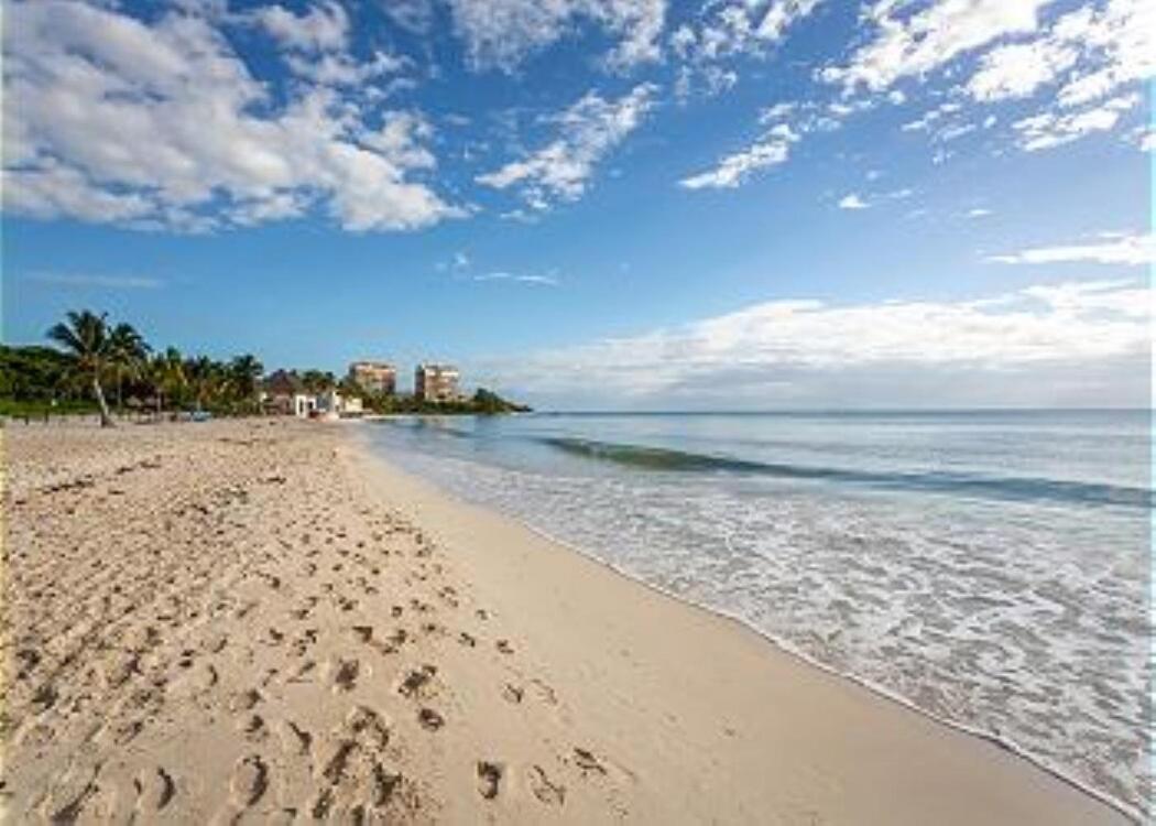 Front 2br 3bath Family Big Pool Jacuzzi Tenis Gym Apartment *