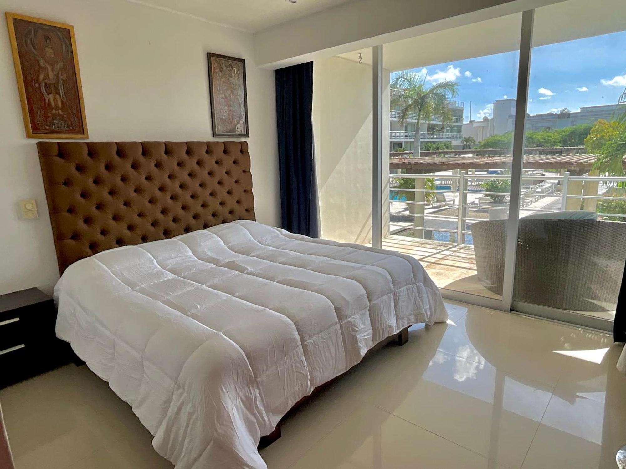 Apartment Spacious And Modern 3br, Pools, Gym And Private Parking Next To Playa del Carmen